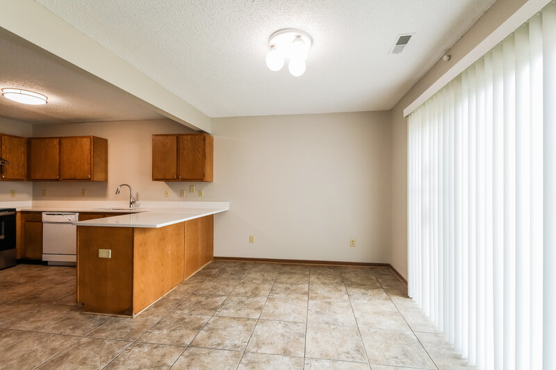 1,800/Mo, 1247 Country Ridge Ln Indianapolis, IN 46234 Dining Room View