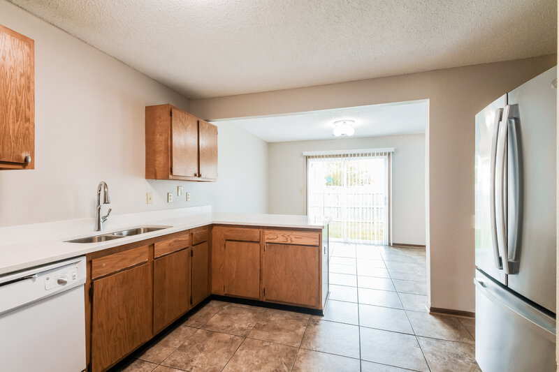 1,800/Mo, 1247 Country Ridge Ln Indianapolis, IN 46234 Kitchen View 2