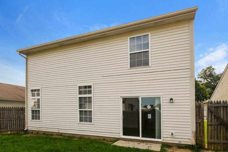 1,800/Mo, 1247 Country Ridge Ln Indianapolis, IN 46234 Rear View 2
