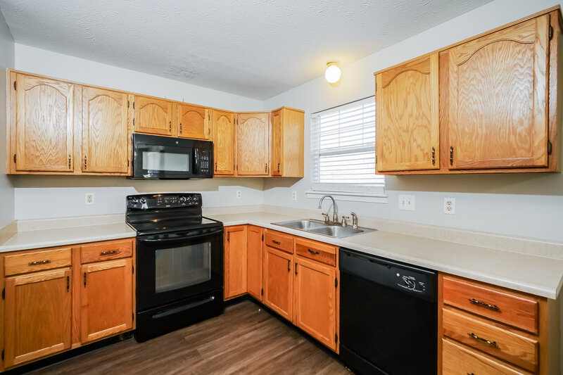 1,535/Mo, 10802 Snowdrop Way Indianapolis, IN 46235 Kitchen View 2
