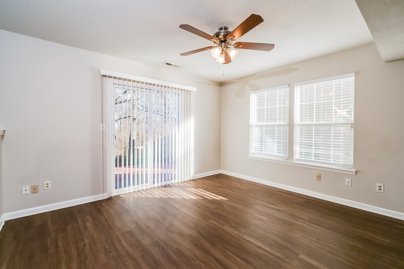 1,535/Mo, 10802 Snowdrop Way Indianapolis, IN 46235 Family Room View 2
