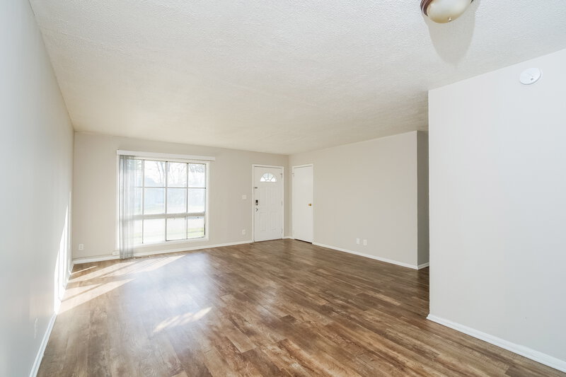 1,415/Mo, 3478 N Hermosa Ct Indianapolis, IN 46235 Living Room View 2