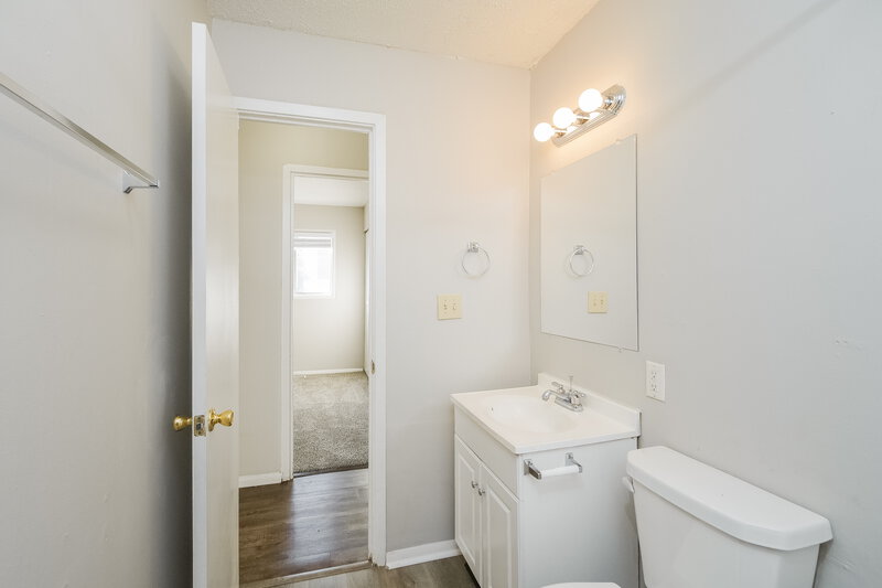 1,415/Mo, 3478 N Hermosa Ct Indianapolis, IN 46235 Main Bathroom View