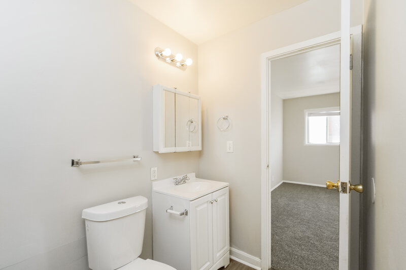 1,415/Mo, 3478 N Hermosa Ct Indianapolis, IN 46235 Bathroom View