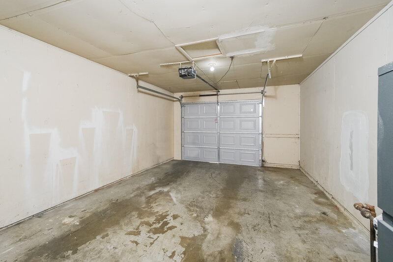 1,415/Mo, 3478 N Hermosa Ct Indianapolis, IN 46235 Garage View