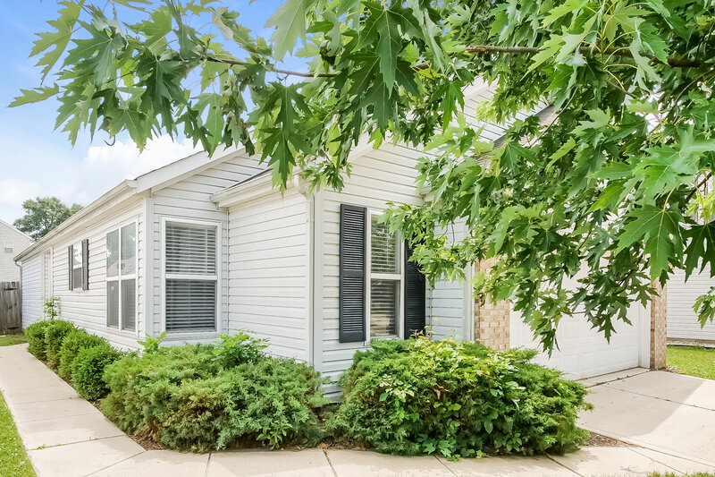 1,635/Mo, 11611 Signet Ln Indianapolis, IN 46235 Front View