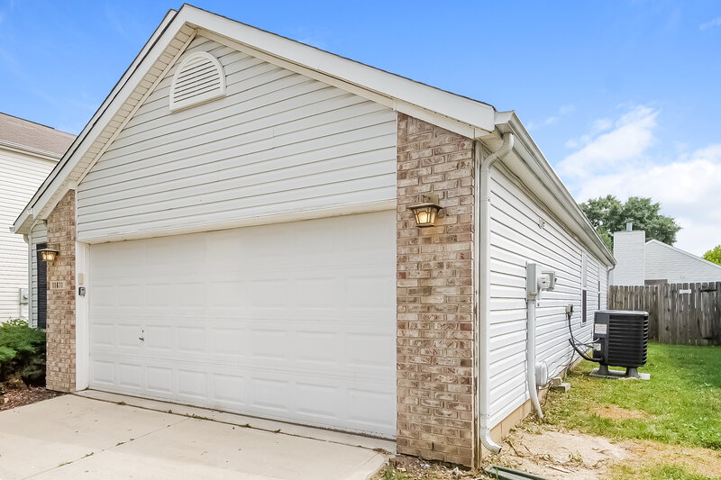 1,635/Mo, 11611 Signet Ln Indianapolis, IN 46235 Front View 2