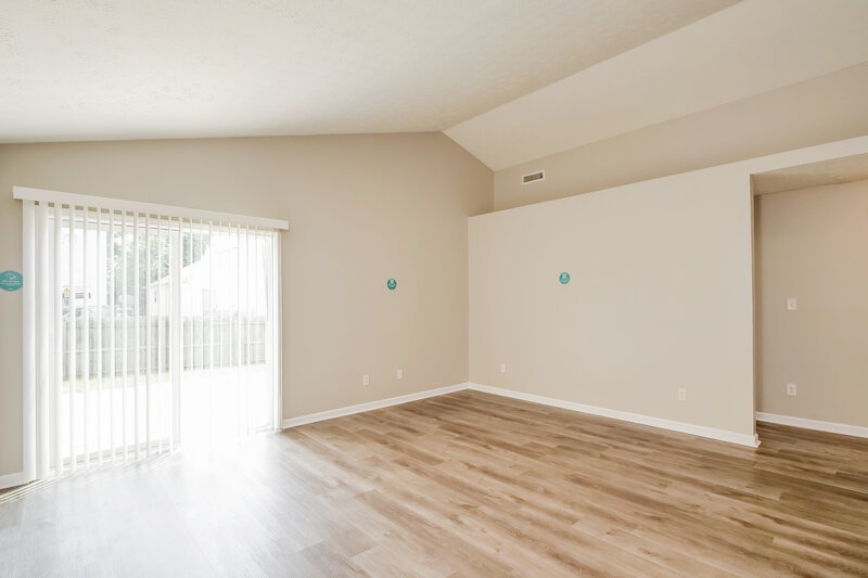 1,635/Mo, 11611 Signet Ln Indianapolis, IN 46235 Living Room View