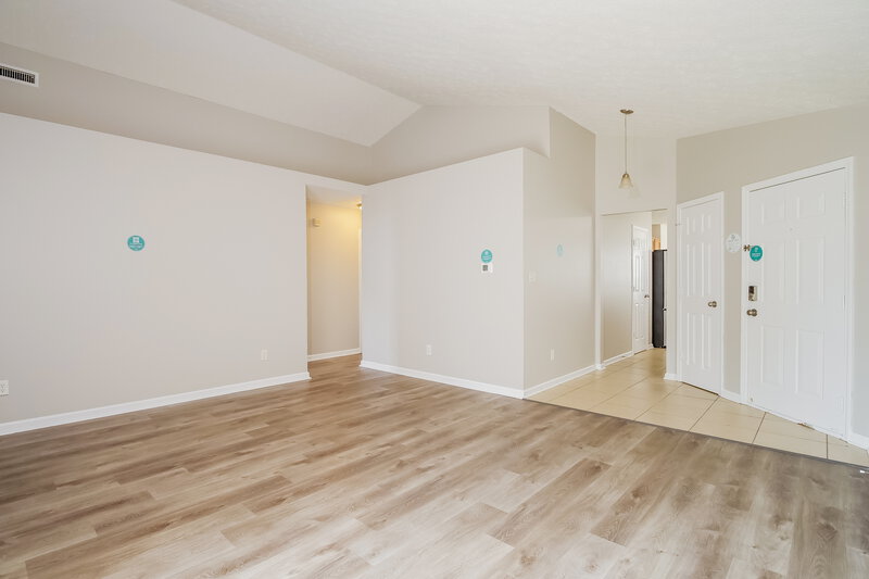 1,635/Mo, 11611 Signet Ln Indianapolis, IN 46235 Living Room View 2