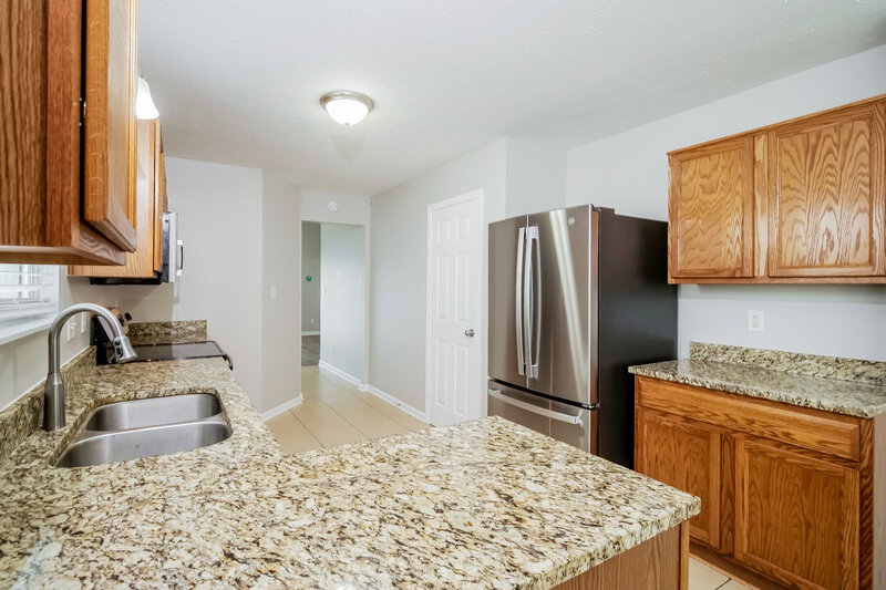 1,635/Mo, 11611 Signet Ln Indianapolis, IN 46235 Kitchen View