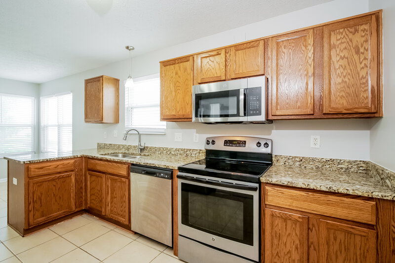 1,635/Mo, 11611 Signet Ln Indianapolis, IN 46235 Kitchen View 2