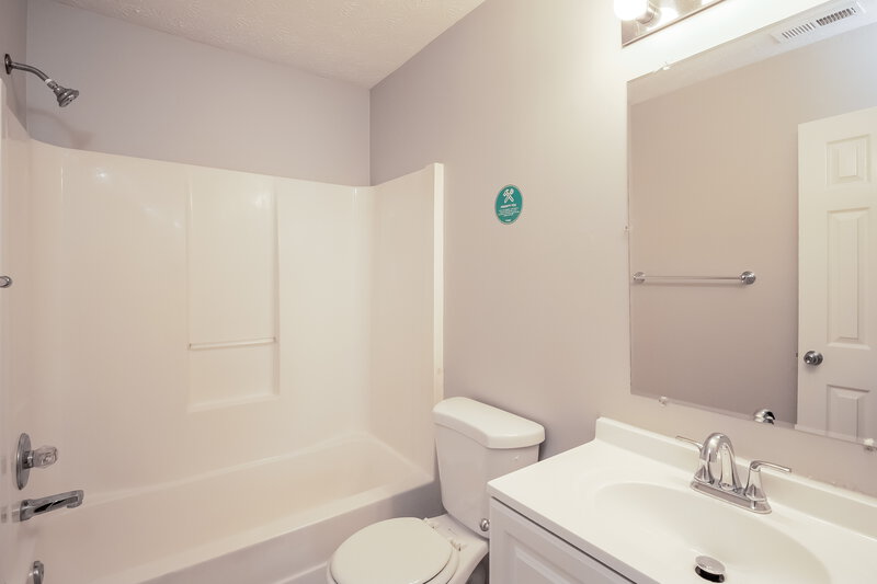 1,635/Mo, 11611 Signet Ln Indianapolis, IN 46235 Main Bathroom View