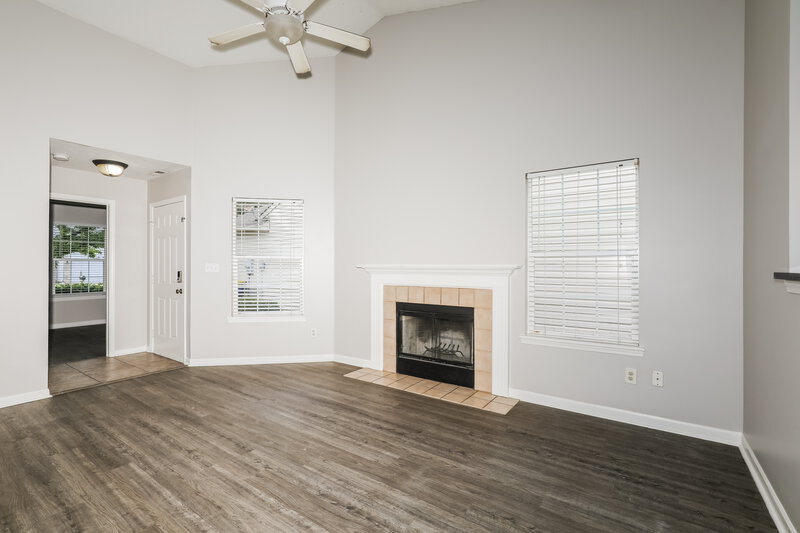 1,800/Mo, 6439 Titania Dr Indianapolis, IN 46236 Living Room View 3
