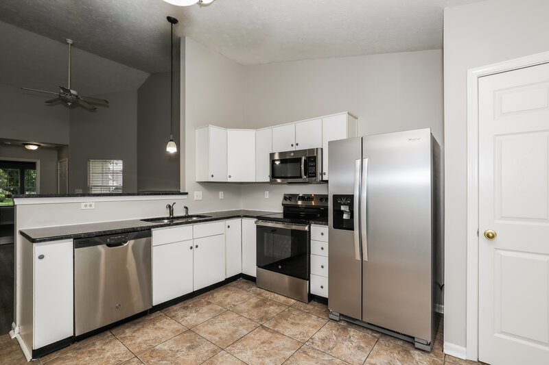 1,800/Mo, 6439 Titania Dr Indianapolis, IN 46236 Kitchen View 2