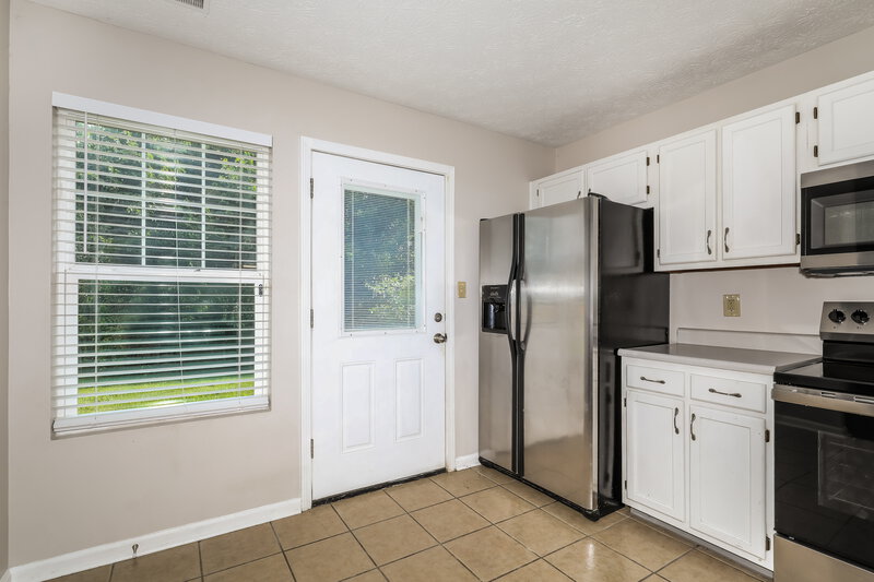 1,730/Mo, 12719 Spurrington Way Indianapolis, IN 46236 Kitchen View 2