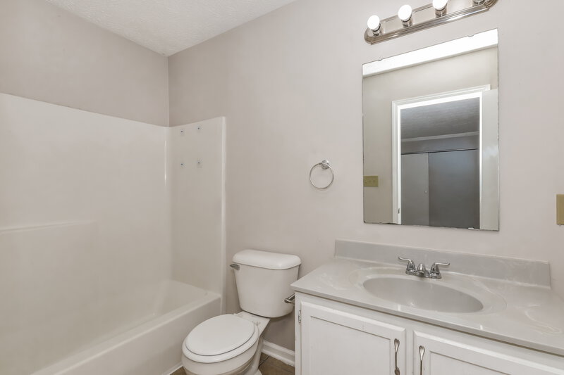 1,730/Mo, 12719 Spurrington Way Indianapolis, IN 46236 Bathroom View