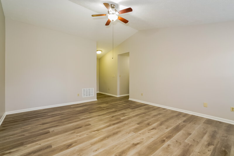 1,520/Mo, 3930 Owster Ln Indianapolis, IN 46237 Living Room View 2