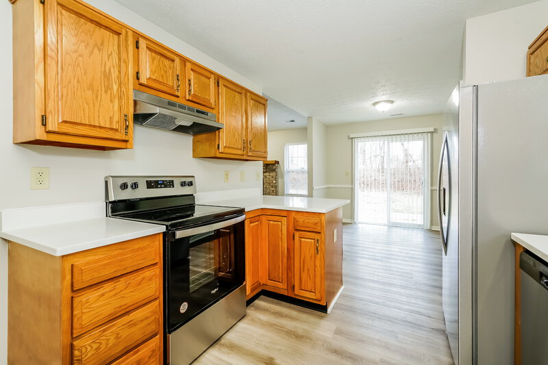 1,520/Mo, 3930 Owster Ln Indianapolis, IN 46237 Kitchen View 3