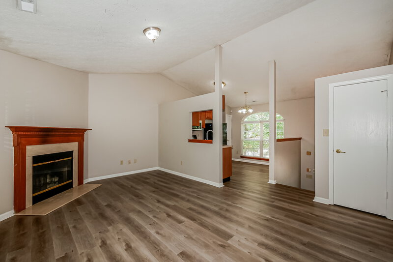 1,660/Mo, 3712 Owster Ln Indianapolis, IN 46237 Living Room View 3