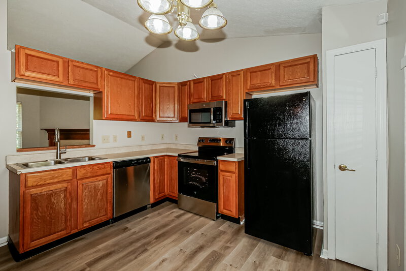 1,660/Mo, 3712 Owster Ln Indianapolis, IN 46237 Kitchen View