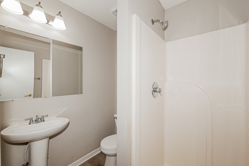 1,660/Mo, 3712 Owster Ln Indianapolis, IN 46237 Bathroom View