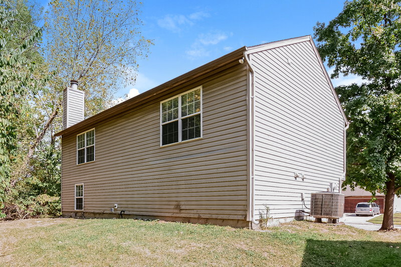 1,660/Mo, 3712 Owster Ln Indianapolis, IN 46237 Rear View
