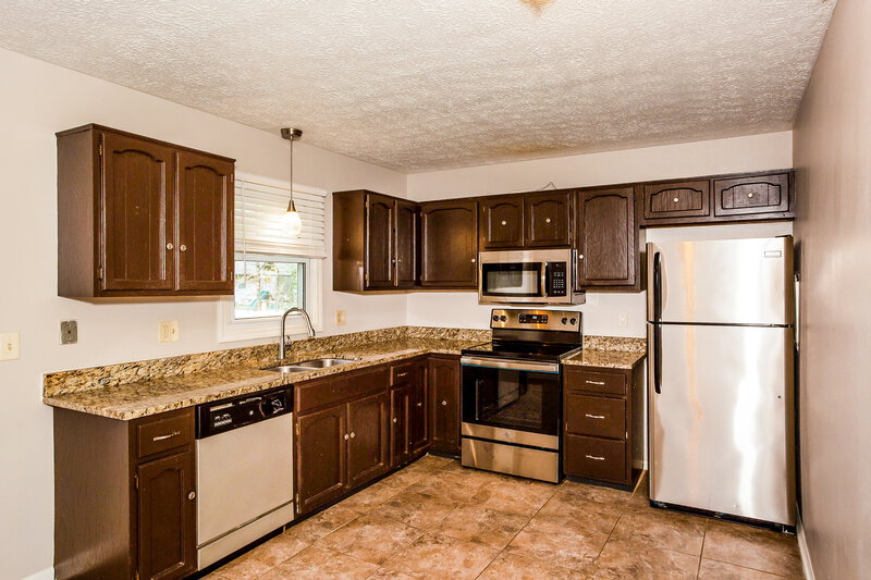 1,700/Mo, 5723 Ensenada Ave Indianapolis, IN 46237 Kitchen View