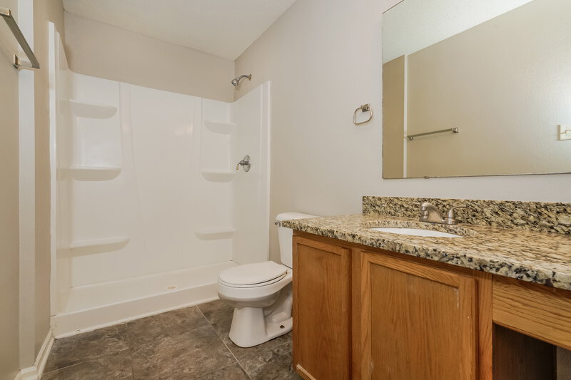 1,805/Mo, 6417 Amber Valley Ln Indianapolis, IN 46237 Main Bathroom View 2
