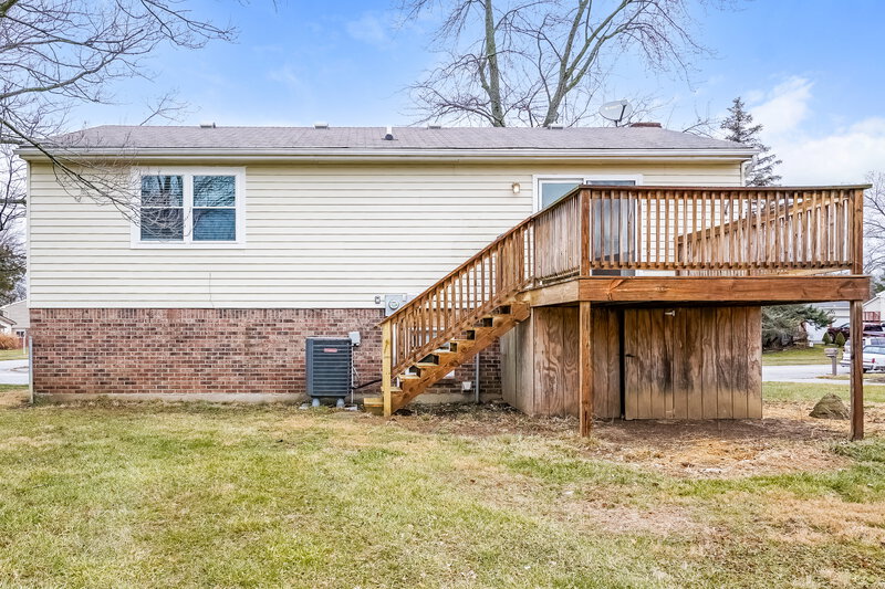 1,630/Mo, 3901 Mistletoe Dr Indianapolis, IN 46237 Rear View