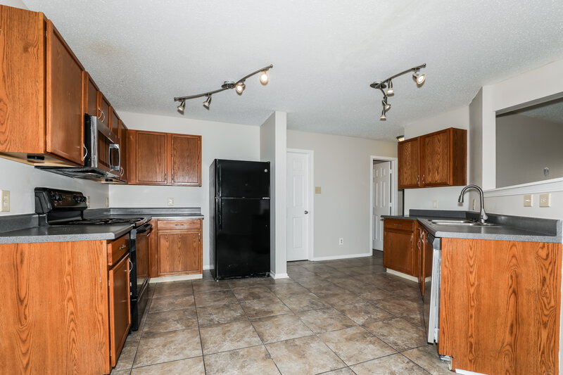 2,230/Mo, 2837 Ludwig Dr Indianapolis, IN 46239 Kitchen View 2