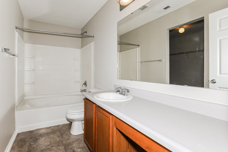 2,230/Mo, 2837 Ludwig Dr Indianapolis, IN 46239 Main Bathroom View