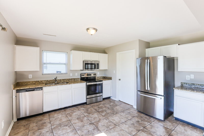 1,760/Mo, 3149 Brandenburg Dr Indianapolis, IN 46239 Kitchen View
