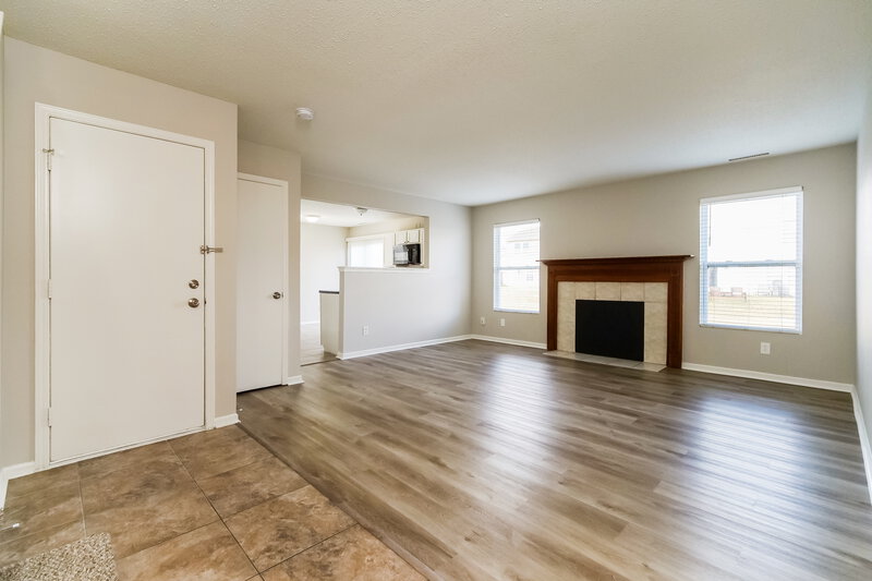 1,850/Mo, 3132 Black Forest Ln Indianapolis, IN 46239 Living Room View 2