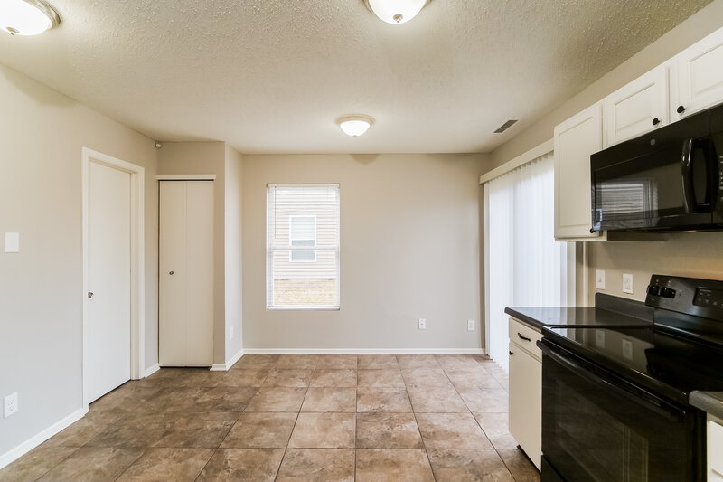 1,850/Mo, 3132 Black Forest Ln Indianapolis, IN 46239 Living Room View 3