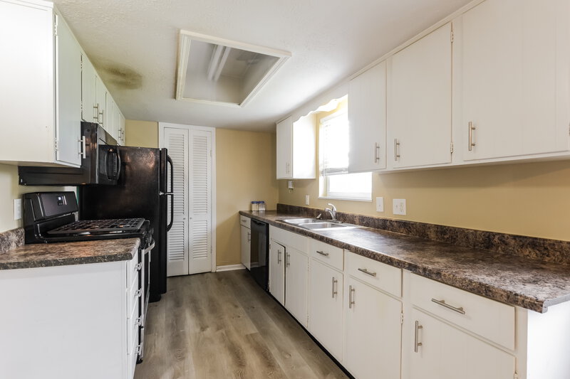 1,760/Mo, 1238 Brandt Dr Indianapolis, IN 46241 Kitchen View