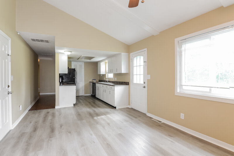 1,760/Mo, 1238 Brandt Dr Indianapolis, IN 46241 Family Room View 2