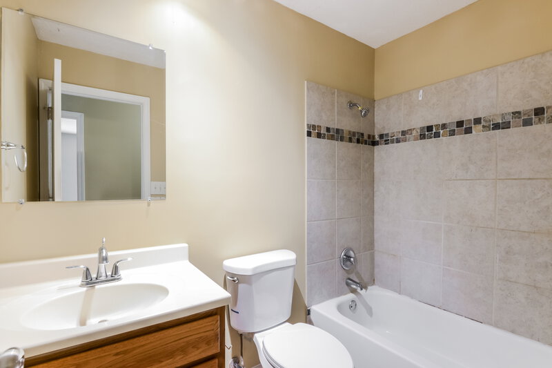 1,760/Mo, 1238 Brandt Dr Indianapolis, IN 46241 Bathroom View