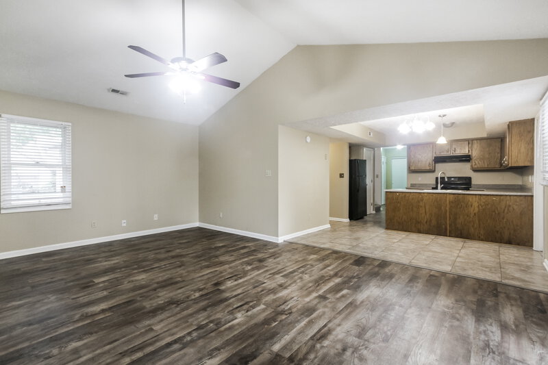 2,850/Mo, 1112 Delray Dr Indianapolis, IN 46241 Living Room View 2