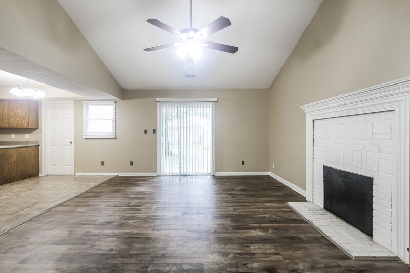 2,850/Mo, 1112 Delray Dr Indianapolis, IN 46241 Living Room View 3