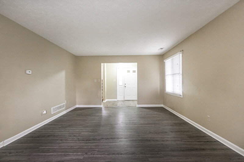 2,850/Mo, 1112 Delray Dr Indianapolis, IN 46241 Family Room View 2