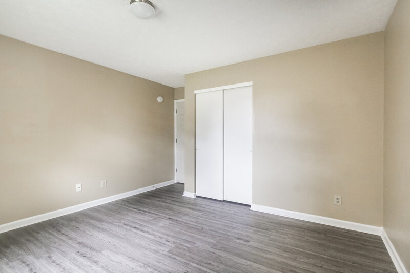 2,850/Mo, 1112 Delray Dr Indianapolis, IN 46241 Bedroom View 3
