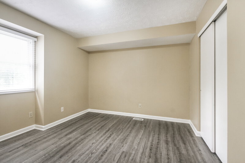 2,850/Mo, 1112 Delray Dr Indianapolis, IN 46241 Bedroom View 4
