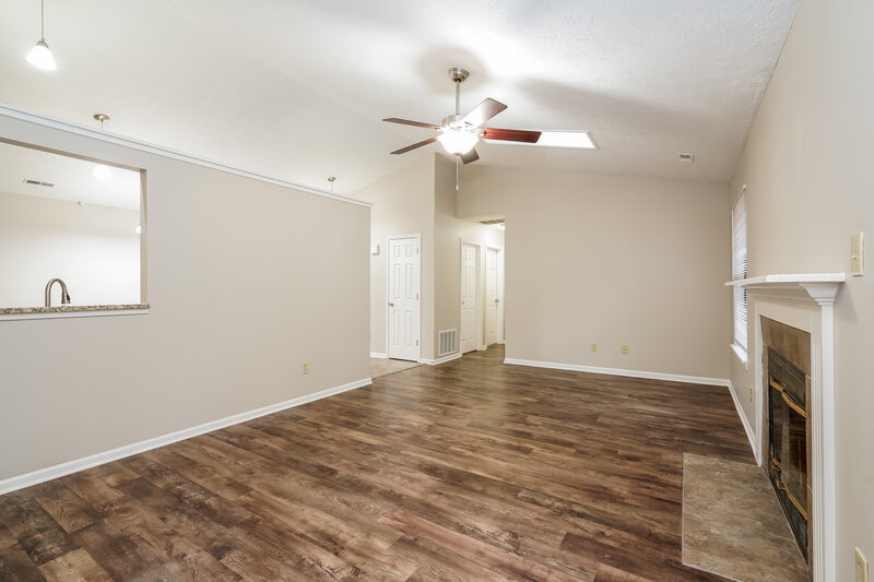 1,605/Mo, 840 Delray Dr Indianapolis, IN 46241 Living Room View 2