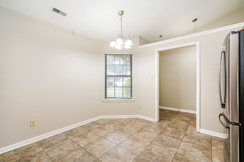 1,605/Mo, 840 Delray Dr Indianapolis, IN 46241 Dining Room View