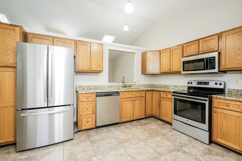 1,605/Mo, 840 Delray Dr Indianapolis, IN 46241 Kitchen View 2