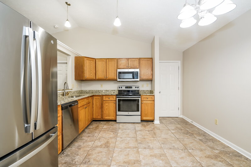 1,605/Mo, 840 Delray Dr Indianapolis, IN 46241 Kitchen View 3