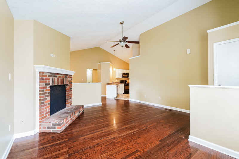 1,910/Mo, 5761 Pilgrim Dr Indianapolis, IN 46254 Living Room View