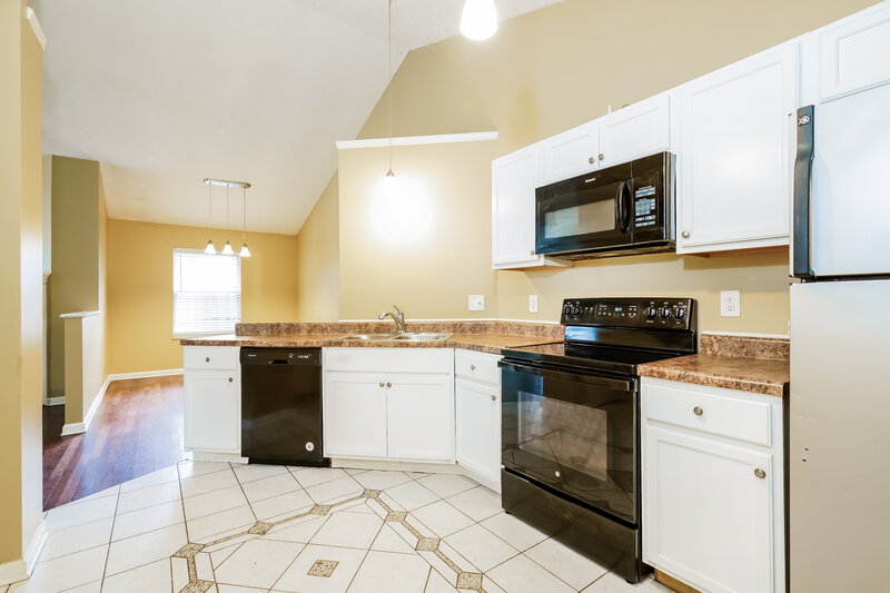 1,910/Mo, 5761 Pilgrim Dr Indianapolis, IN 46254 Kitchen View 3