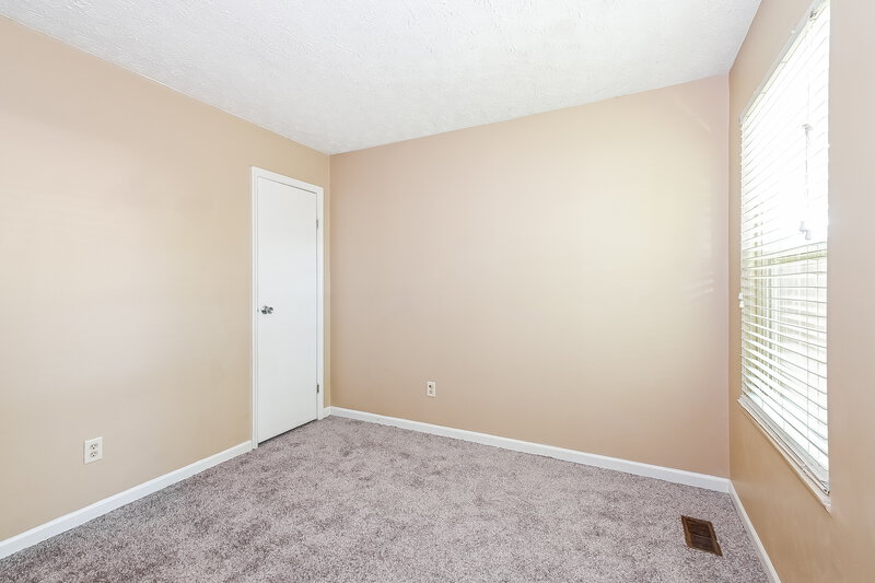 1,910/Mo, 5761 Pilgrim Dr Indianapolis, IN 46254 Bedroom View 6