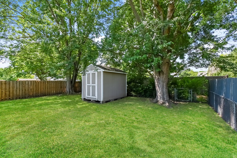 1,910/Mo, 5761 Pilgrim Dr Indianapolis, IN 46254 Rear View 4